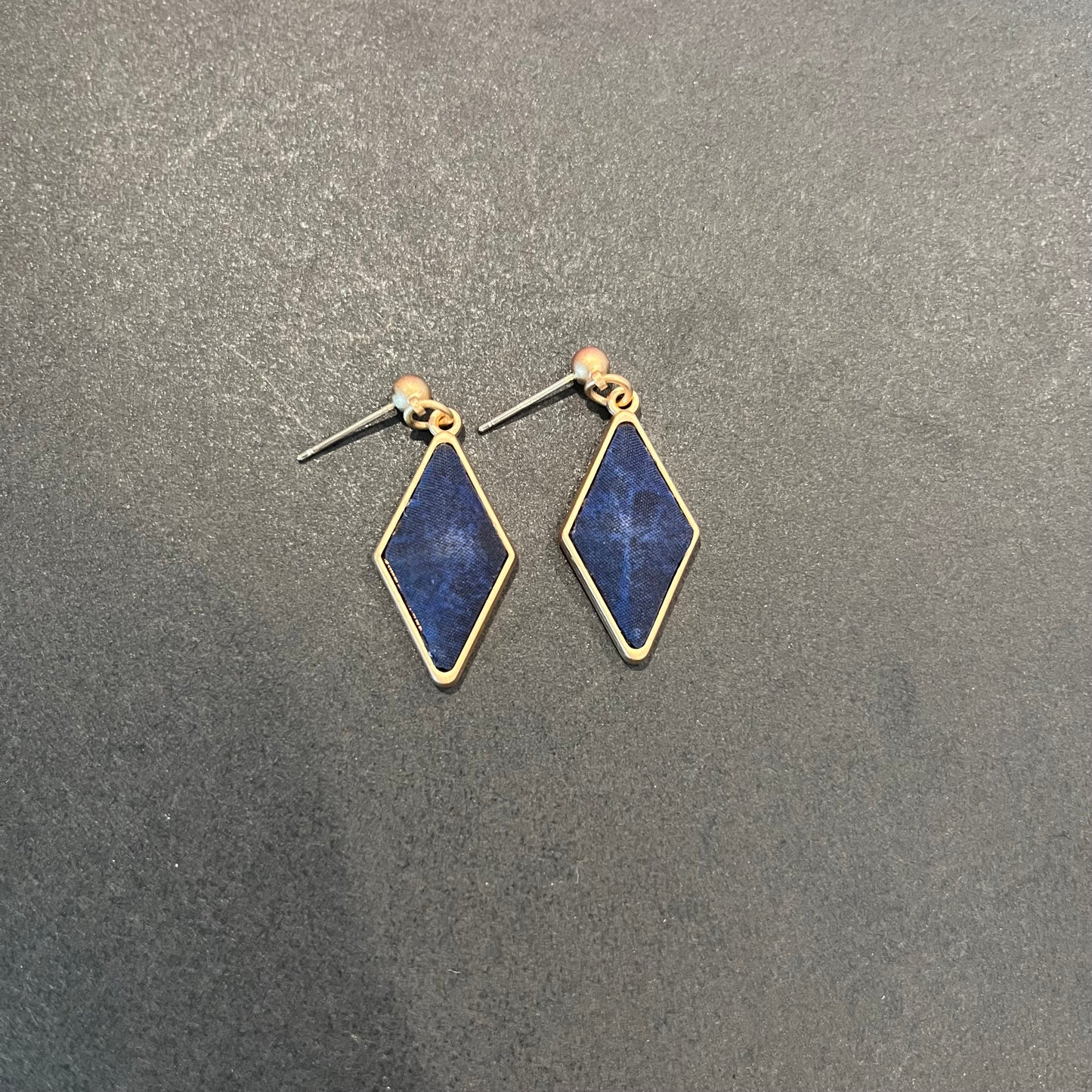 Elegant Xiang Yun Sha Diamond Earrings