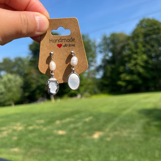 Silvery Seashell Pearl Earrings