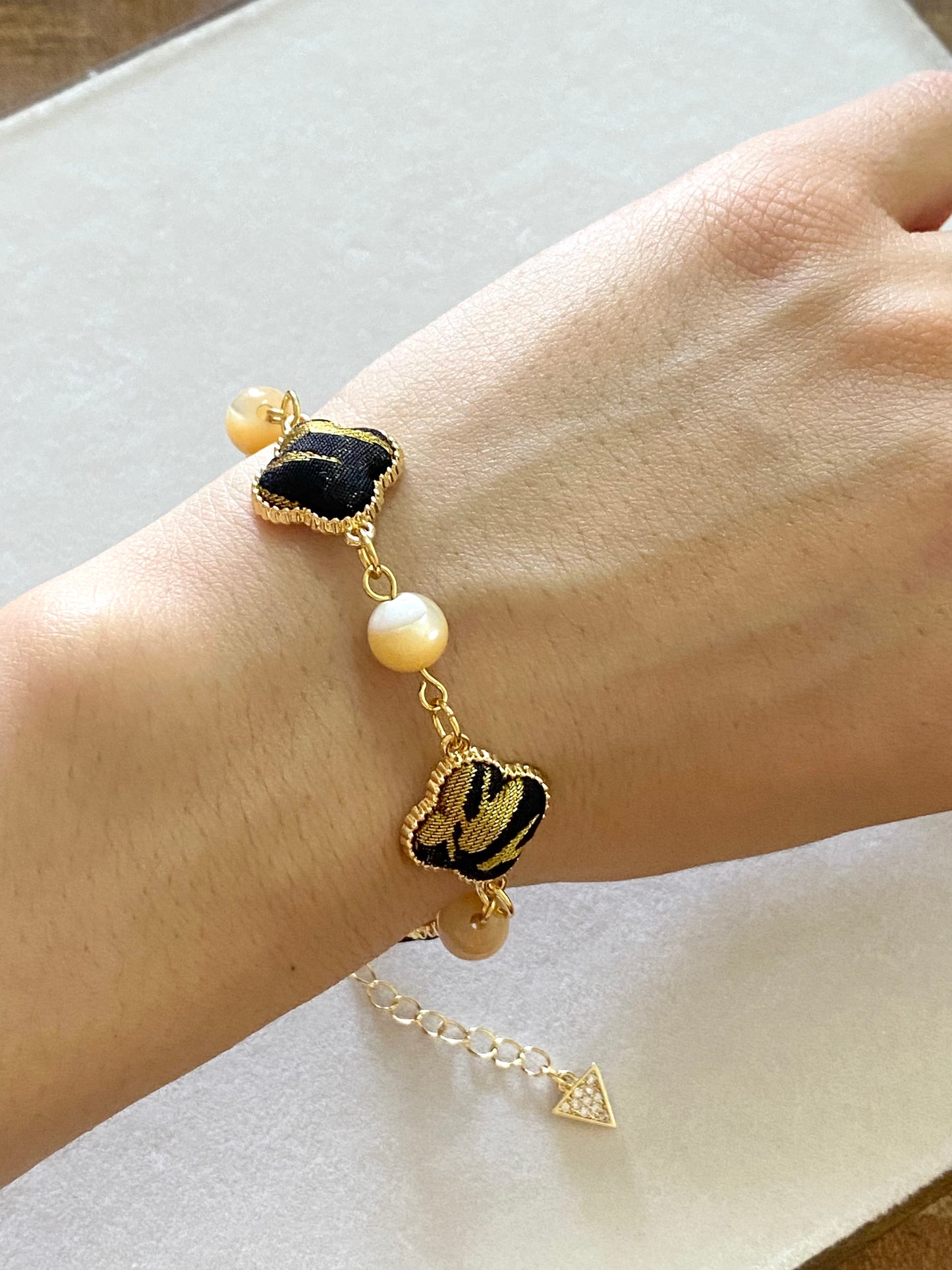 Midnight Clover & Pearl Bracelet