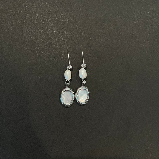 Silvery Seashell Pearl Earrings